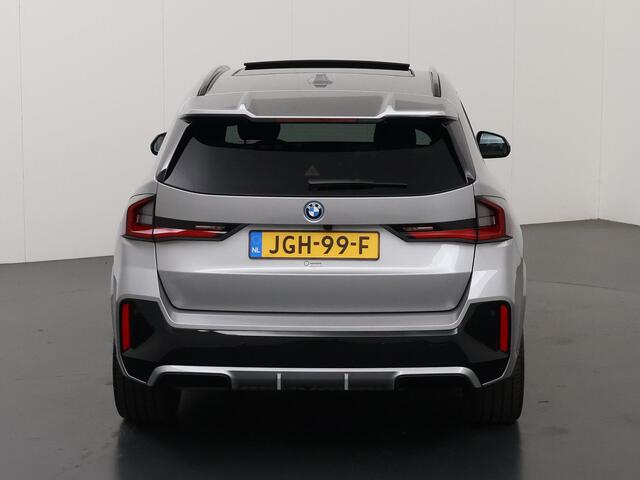 BMW X1 xDrive25e M-Sport | Trekhaak | Panoramadalk | Harman / Kardon | Shadowline | Full Led | Stoelen voor electr. verstelbaar (met Memory | Keyless Go |
