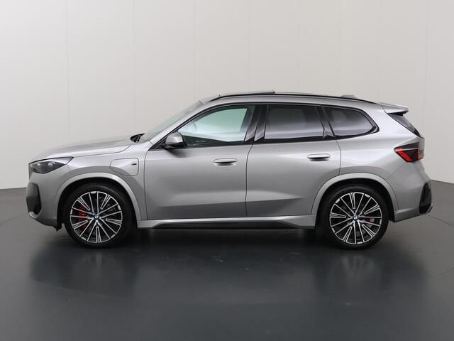BMW X1 xDrive25e M-Sport | Trekhaak | Panoramadalk | Harman / Kardon | Shadowline | Full Led | Stoelen voor electr. verstelbaar (met Memory | Keyless Go |