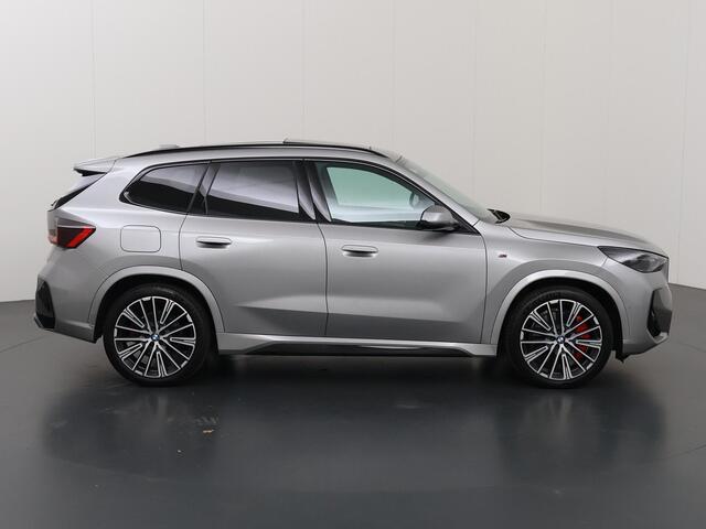 BMW X1 xDrive25e M-Sport | Trekhaak | Panoramadalk | Harman / Kardon | Shadowline | Full Led | Stoelen voor electr. verstelbaar (met Memory | Keyless Go |