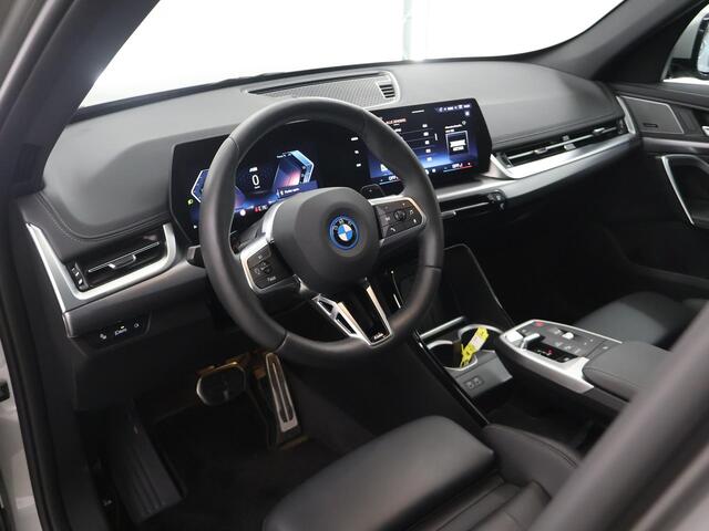 BMW X1 xDrive25e M-Sport | Trekhaak | Panoramadalk | Harman / Kardon | Shadowline | Full Led | Stoelen voor electr. verstelbaar (met Memory | Keyless Go |
