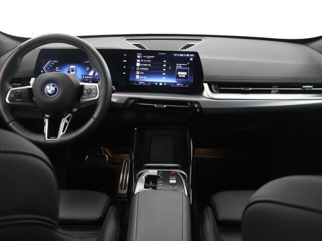 BMW X1 xDrive25e M-Sport | Trekhaak | Panoramadalk | Harman / Kardon | Shadowline | Full Led | Stoelen voor electr. verstelbaar (met Memory | Keyless Go |