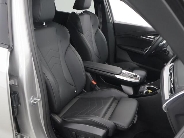BMW X1 xDrive25e M-Sport | Trekhaak | Panoramadalk | Harman / Kardon | Shadowline | Full Led | Stoelen voor electr. verstelbaar (met Memory | Keyless Go |