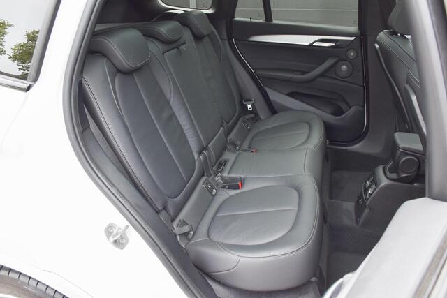 BMW X1 xDrive25i M Sport | Pano | Carplay | Trekhaak | HK