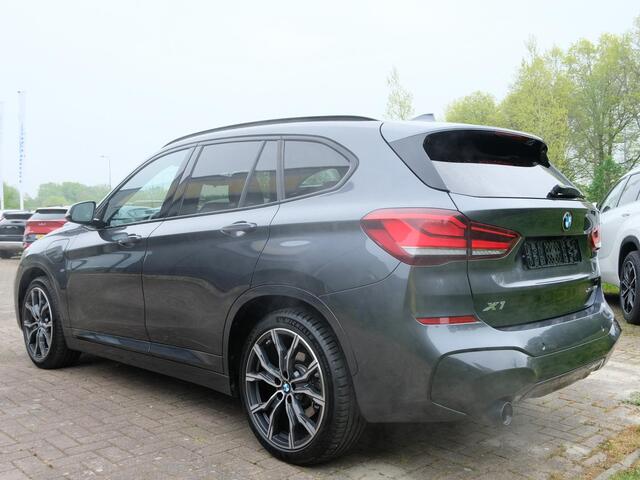 BMW X1 xDrive25e M-sport | PHEV | M pakket | Keyless entry | Camera | Elektrische stoelen met geheugen | Head up Display