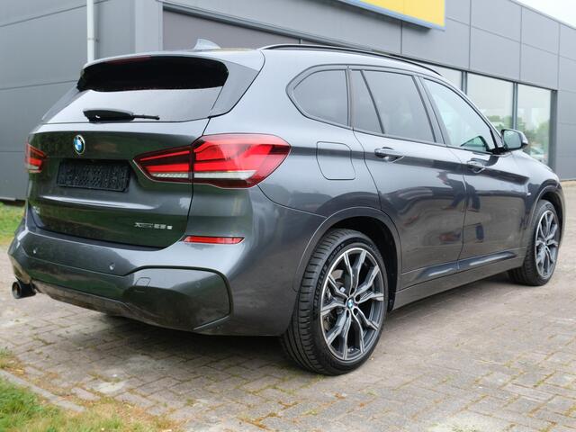BMW X1 xDrive25e M-sport | PHEV | M pakket | Keyless entry | Camera | Elektrische stoelen met geheugen | Head up Display