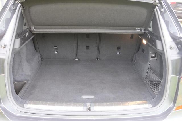 BMW X1 xDrive25e M-sport | PHEV | M pakket | Keyless entry | Camera | Elektrische stoelen met geheugen | Head up Display