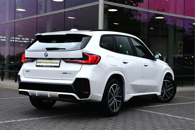 BMW X1 xDrive25e M Sport Automaat / Sportstoelen / Comfort Access / Achteruitrijcamera / Adaptieve LED / Stoelverwarming