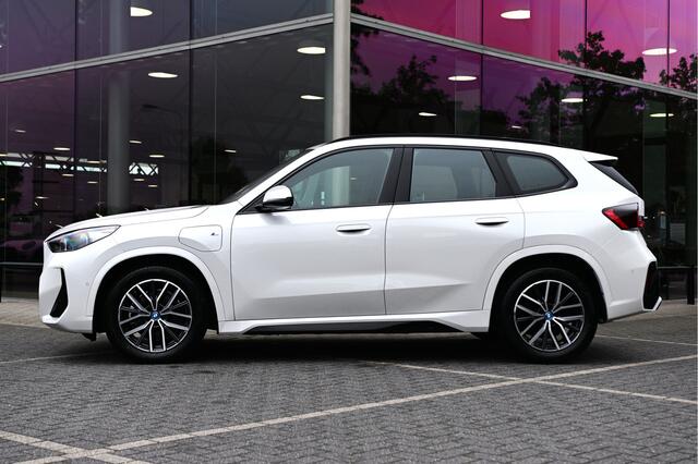 BMW X1 xDrive25e M Sport Automaat / Sportstoelen / Comfort Access / Achteruitrijcamera / Adaptieve LED / Stoelverwarming