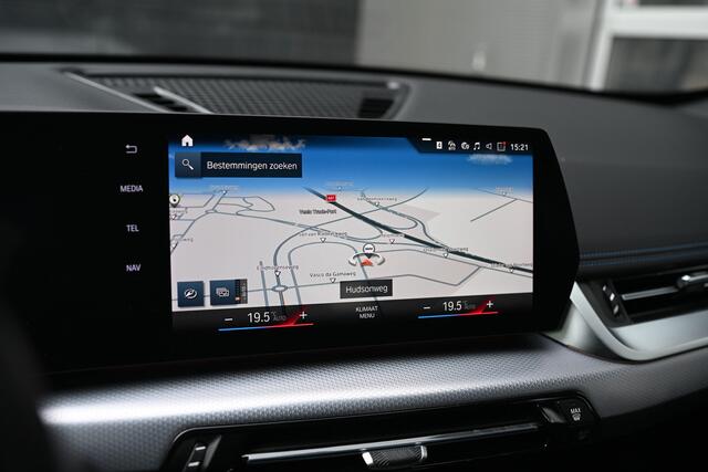 BMW X1 xDrive25e M Sport Automaat / Sportstoelen / Comfort Access / Achteruitrijcamera / Adaptieve LED / Stoelverwarming