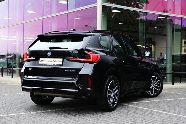 BMW X1 xDrive25e M Sport Automaat / Sportstoelen / Comfort Access / Achteruitrijcamera / Adaptieve LED / Stoelverwarming / M Adaptief onderstel