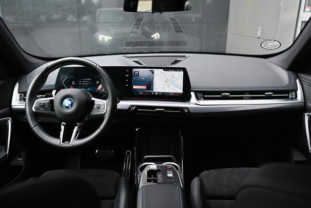BMW X1 xDrive25e M Sport Automaat / Sportstoelen / Comfort Access / Achteruitrijcamera / Adaptieve LED / Stoelverwarming / M Adaptief onderstel
