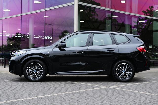 BMW X1 xDrive25e M Sport Automaat / Sportstoelen / Comfort Access / Achteruitrijcamera / Adaptieve LED / Stoelverwarming / M Adaptief onderstel