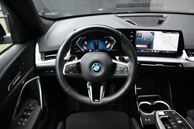BMW X1 xDrive25e M Sport Automaat / Sportstoelen / Comfort Access / Achteruitrijcamera / Adaptieve LED / Stoelverwarming / M Adaptief onderstel