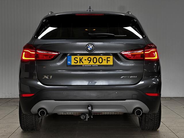 BMW X1 xDrive20i Executive/ Automaat/ Trekhaak/ LED Koplampen/ Elek.Klep/ Clima/ Navi/ Cruise/ Bluetooth/ Multi.LEDER.Stuur/ Elek.Pakket/ Isofix/ PDC V+A.