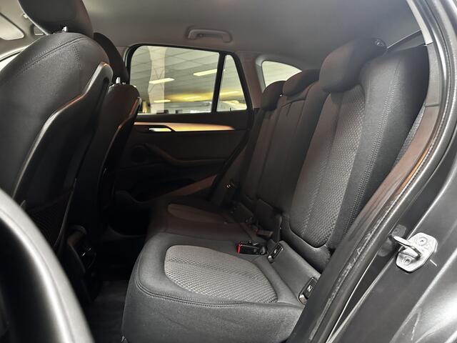BMW X1 xDrive20i Executive/ Automaat/ Trekhaak/ LED Koplampen/ Elek.Klep/ Clima/ Navi/ Cruise/ Bluetooth/ Multi.LEDER.Stuur/ Elek.Pakket/ Isofix/ PDC V+A.