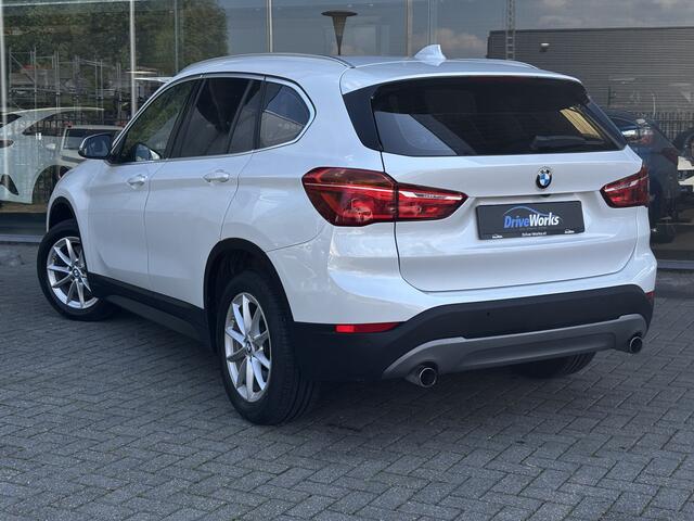 BMW X1 xDrive20i High Executive | Camera | Carplay | Leer | Parkeer Assistent | Driving Assistant Plus -Cruise control adaptief met stop&go, file assistent-grootlichtassistent-rijstrooksensor-