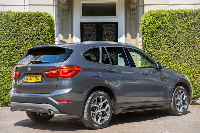 BMW X1 xDrive20i High Executive TREKHAAK | PANO | ADAPTIVE | KEYLESS | CAMERA | STUURVERW