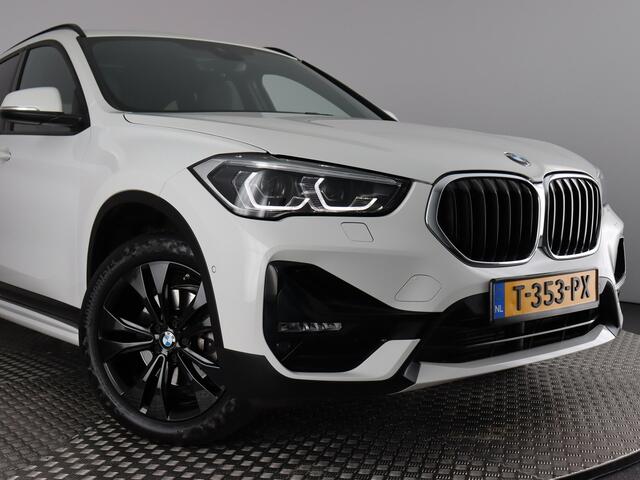 BMW X1 sDrive18i Executive Edition (Trekhaak / Camera / Elek. Achterklep / Stoelverw. / Navi / Sfeerverlichting)
