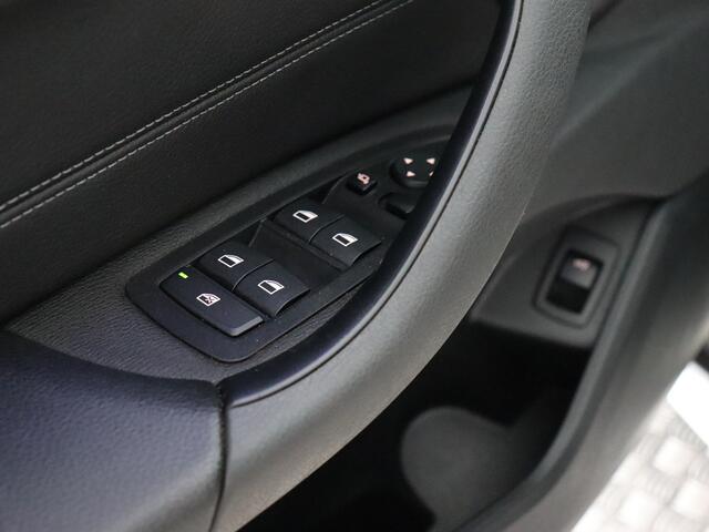 BMW X1 sDrive18i Executive Edition (Trekhaak / Camera / Elek. Achterklep / Stoelverw. / Navi / Sfeerverlichting)