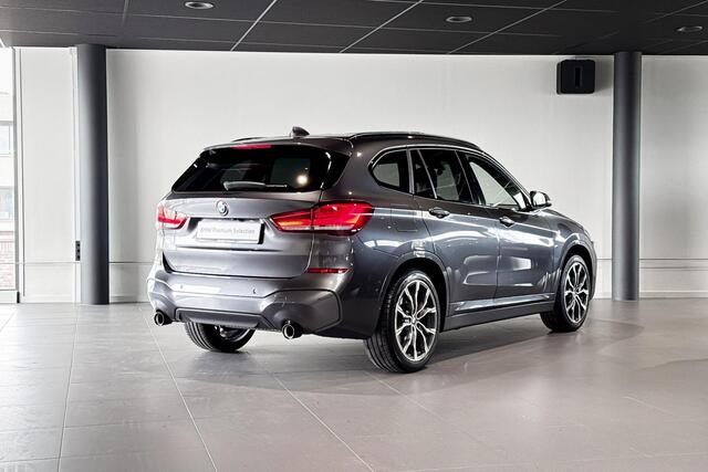 BMW X1 sDrive20i Business Edition Plus | M Sport | Glazen Panoramadak | Stoelverwarming | Achteruitrijcamera | Head-Up Display |
