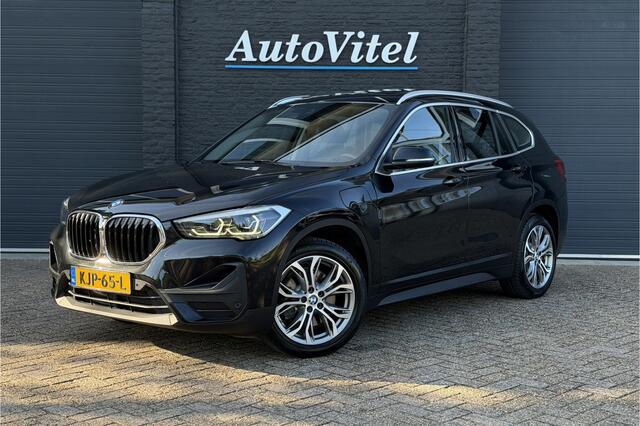 BMW X1 xDrive25e | Panodak | Camera | Sportstoelen | LED | Elektrische klep | NAVI