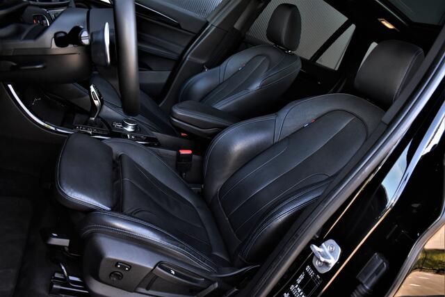 BMW X1 sDrive20i 192pk Automaat M-Sport Pano/HUD/Keyless/Navi/Led/Leer/Pdc/Cruise/Lmv18"