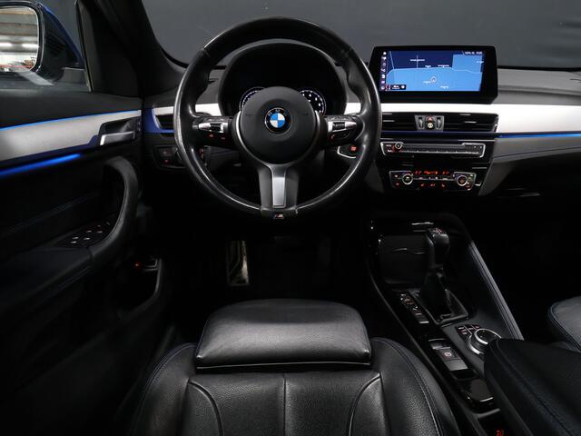 BMW X1 xDrive25e M Sport [HEAD UP DISPLAY, APPLE CARPLAY, CAMERA, ELEK ACHTERKLEP, CRUISE CONTROL, MEMORY SEATS, VOL LEDER, NAVIGATIE, NIEUWSTAAT]