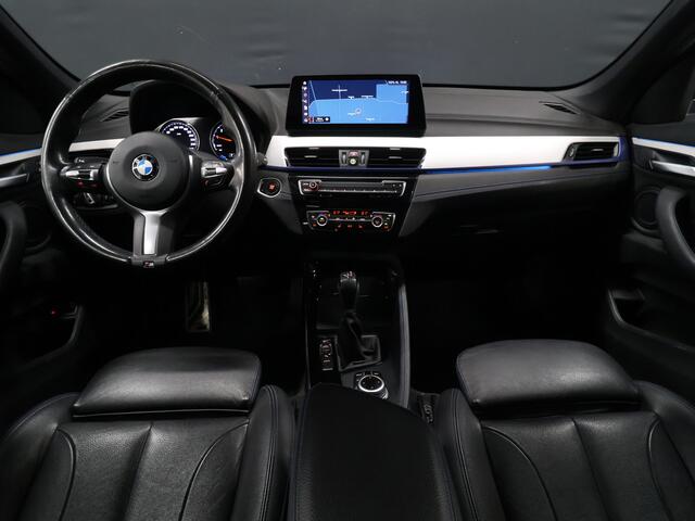 BMW X1 xDrive25e M Sport [HEAD UP DISPLAY, APPLE CARPLAY, CAMERA, ELEK ACHTERKLEP, CRUISE CONTROL, MEMORY SEATS, VOL LEDER, NAVIGATIE, NIEUWSTAAT]