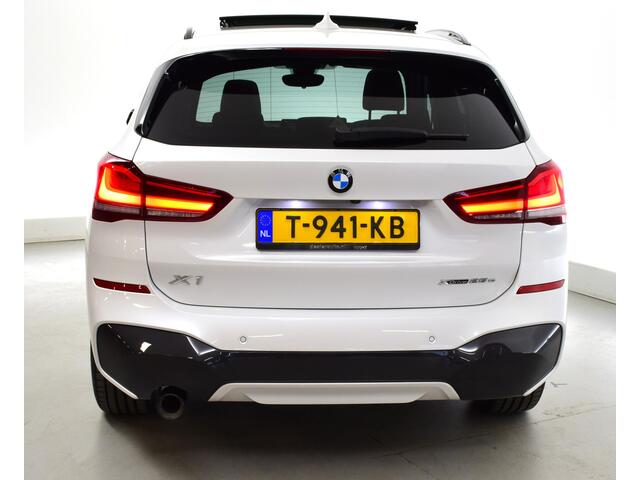 BMW X1 xDrive 25e M pakket-PANORAMA-Nw staat -HUD, -Camera-Harman kardon-Privacy-Trekhaak