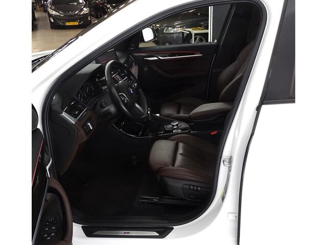 BMW X1 xDrive 25e M pakket-PANORAMA-Nw staat -HUD, -Camera-Harman kardon-Privacy-Trekhaak