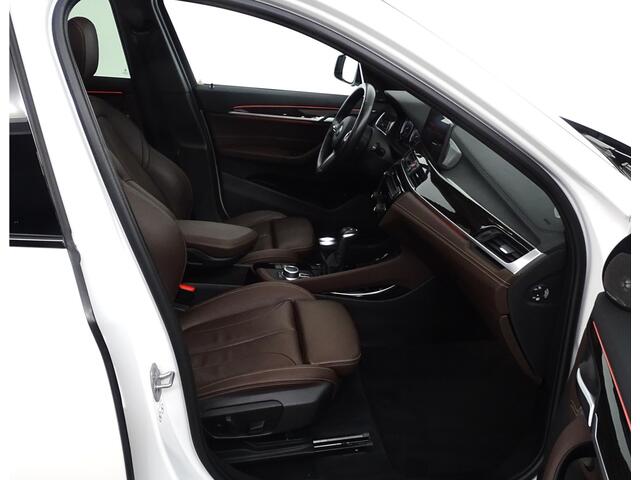 BMW X1 xDrive 25e M pakket-PANORAMA-Nw staat -HUD, -Camera-Harman kardon-Privacy-Trekhaak