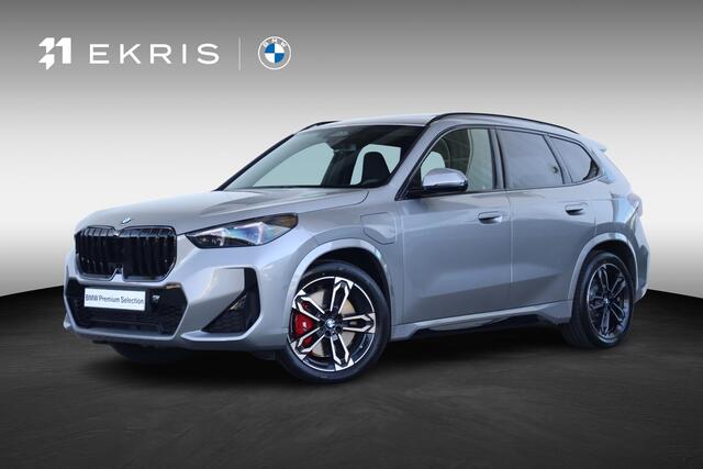 BMW X1 xDrive25e | Sport Pakket Pro | Innovation Pack | Pano Dak | Trekhaak | Driving Assistant Plus | Parking Assistant Plus | Head-Up | M-Sportstoelen Voor | Stoel & Stuurwiel Verwarming |