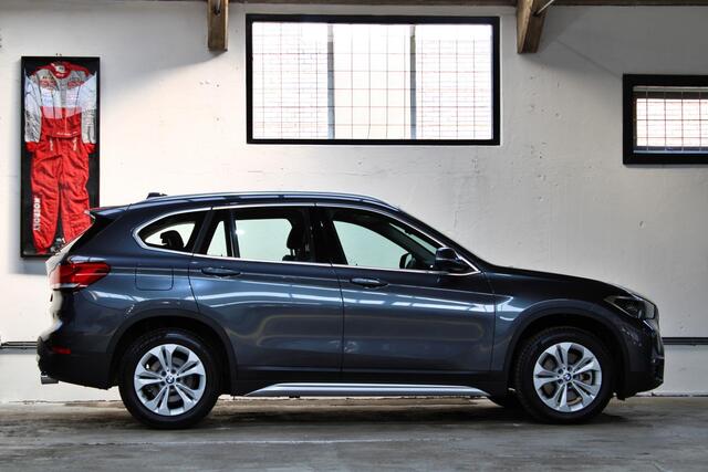 BMW X1 sDrive20i Business Edition Plus | Sportstoelen | Head-Up | 17 inch | trekhaak | NL auto | 1e eigenaar | BTW |