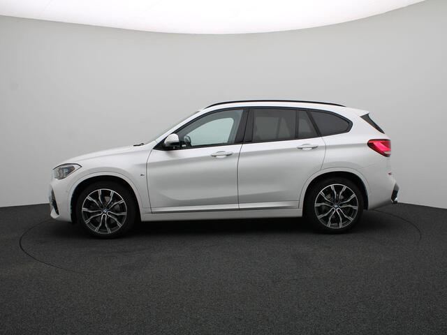 BMW X1 xDrive20d High Executive | M Sportpakket | Entertainment Pack | Trekhaak | Achteruitrijcamera | Active Cruise Control | 19''