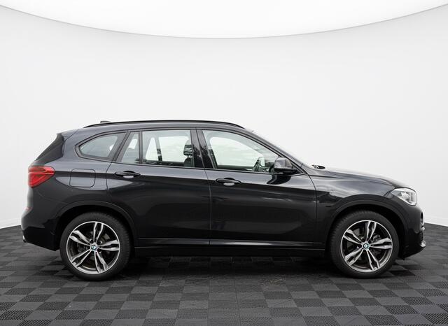 BMW X1 sDrive20i 192pk Executive, M-pakket | Pano | CarPlay