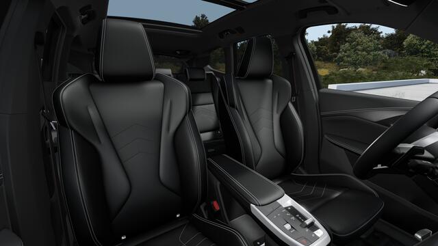 BMW X1 xDrive30e M Sport Automaat / Panoramadak / Trekhaak / Sportstoelen / M Adaptief onderstel / Head-Up / Adaptieve LED / Parking Assistant Plus
