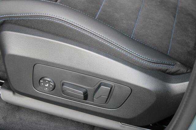 BMW X1 xDrive25e M Sport Automaat / Panoramadak / Trekhaak / Sportstoelen / M Adaptief onderstel / Head-Up / Parking Assistant Plus / Stuurverwarming