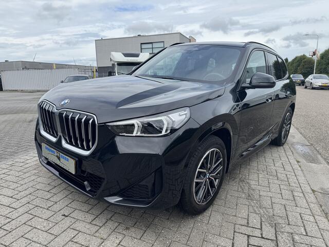 BMW X1 sDrive18i M sport Premium Panodak/ trekhaak elect, HiFi geluidinst, Travel pakket,