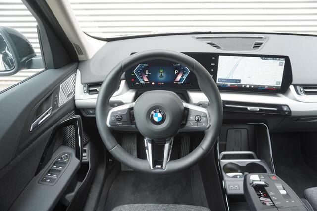 BMW X1 sDrive18i | Trekhaak met elektrisch wegklapbare kogel | Achteruitrijcamera | Harman-Kardon sound system | Extra getint glas | Comfort Access