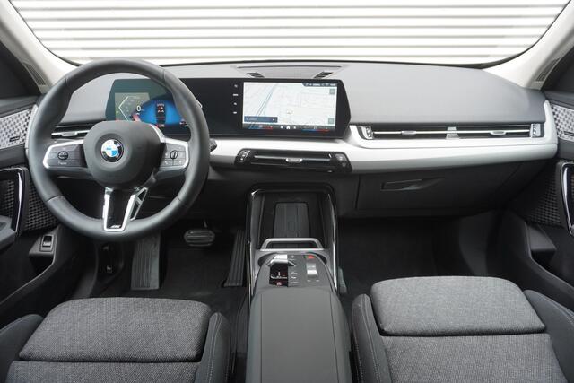 BMW X1 sDrive18i | Trekhaak met elektrisch wegklapbare kogel | Achteruitrijcamera | Harman-Kardon sound system | Extra getint glas | Comfort Access