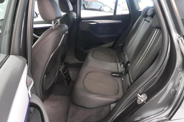 BMW X1 xDrive25e Executive | Climate control | Navigatie | Parkeersensor | LED koplampen | Stoelverwarming | Trekhaak |