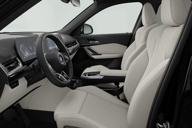 BMW X1 sDrive18i | Panoramadak | xLine | Travel Pack | Premium Pack