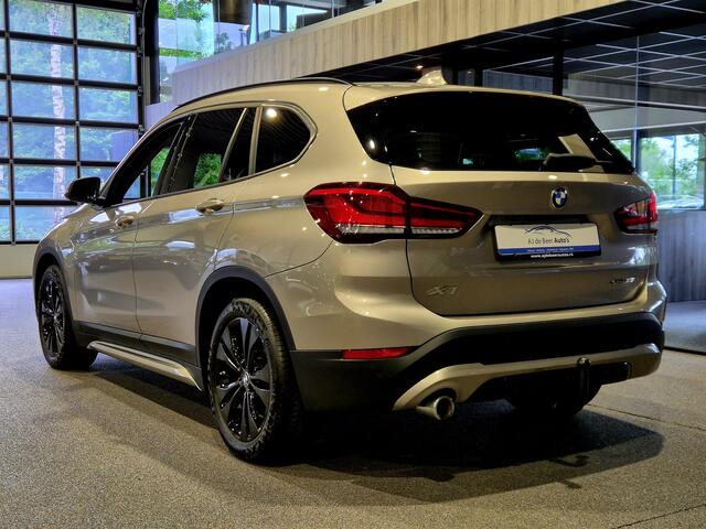 BMW X1 xDrive25e High Executive Sportline | Bruin leder | Camera | HUD | Trekhaak | 4x4