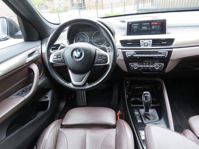 BMW X1 sDrive20i Corporate Lease High Executive * Rijklaarprijs incl. garantie * Automaat * PDC V+A * Electrische A-Klep * Carplay Android * Head Up *