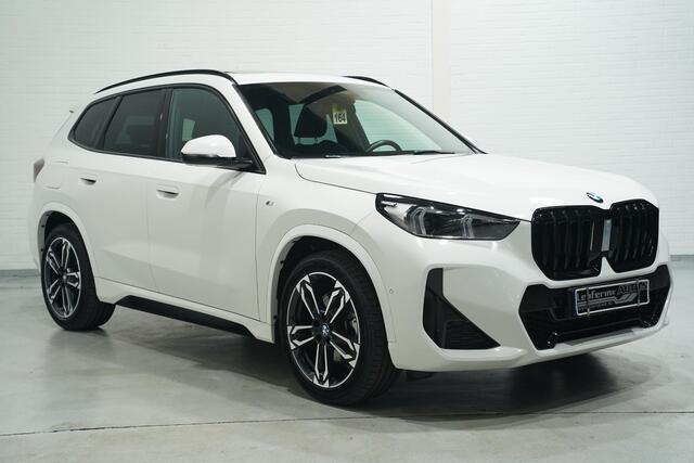BMW X1 sDrive20i M Sport Panodak Led koplampen Camera Shadowline Stuur- en stoelverwarming 19 Inch Velgen