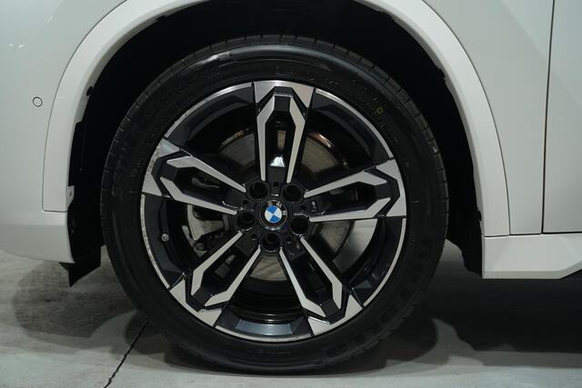 BMW X1 sDrive20i M Sport Panodak Led koplampen Camera Shadowline Stuur- en stoelverwarming 19 Inch Velgen