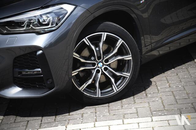 BMW X1 xDrive25e M-Sport | Panoramadak | Memory | Trekhaak | Adaptive Cruise Control | Head-Up | 19 Inch L.M. | Dealer O.H.