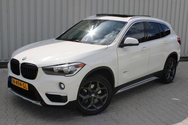 BMW X1 XDRIVE2.8I High Executive | Incl. 12 maanden garantie | Stoelverwarming | Cruise control | Climate control | Parkeercamera | Schuif/kantel dak | Elektrische achterklep | Memory seat | Navigatie | Bluetooth |