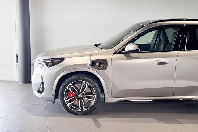 BMW X1 xDrive25e | M Sport Pro | Glazen Panoramadak | Harman Kardon | Stoelverwarming | Head-Up Display | Trekhaak |