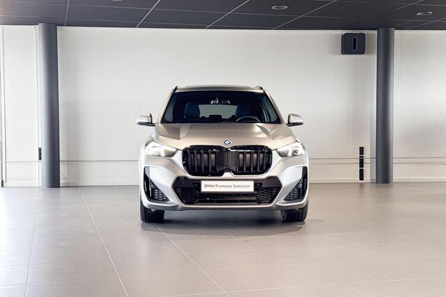 BMW X1 xDrive25e | M Sport Pro | Glazen Panoramadak | Harman Kardon | Stoelverwarming | Head-Up Display | Trekhaak |